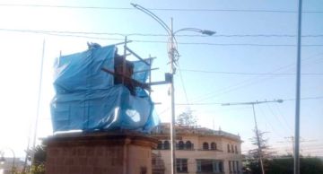 Realizan limpieza del monumento a Simón Bolívar
