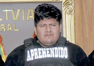 La mató de 39 puñaladas frente a sus compañeros