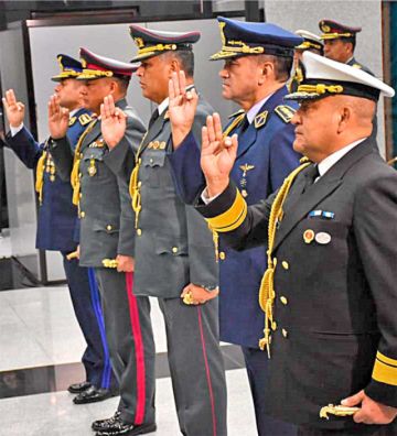 En plena crisis, Luis Arce cambia al mando militar 