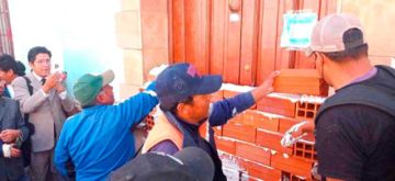 Vecinos presionan para cambio de gerente.