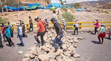 Cruceños y paceños piden un “estado de excepción”