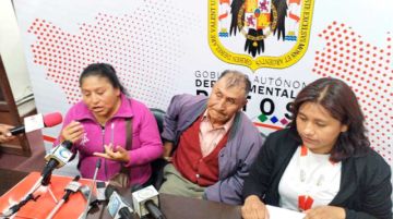 Una mujer despojó de sus pertenencias a un adulto mayor