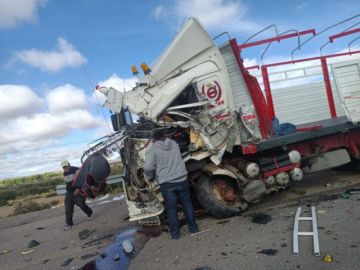Testigos aprovechan para llenar bidones con gasolina Foto: Gentileza