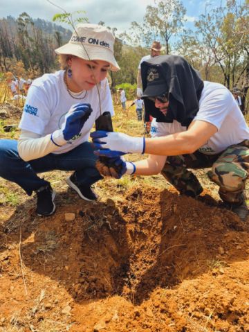 Banco Unión realiza actividades de reforestación en el Parque Tunari de Cochabamba