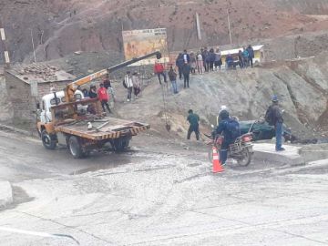 Vehículo cayó bajo el puente de Pailaviri