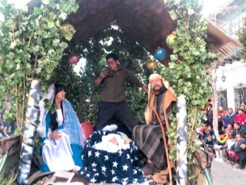 Se busca mostrar el nacimiento destacando las figuras de Jesús, María y José.