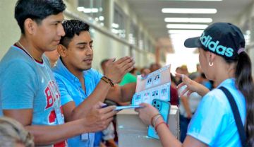 SANTA CRUZ. Los cruceños acudieron a las urnas para cumplir con su deber.