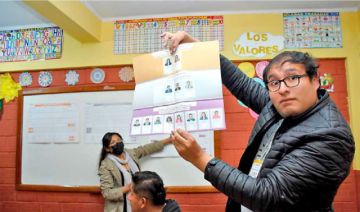 LA PAZ. Vista de una mesa de votación en la sede del Gobierno.
