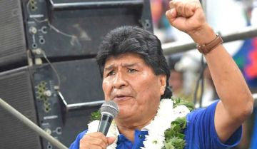 Evo desafía la orden  de aprehensión y se  reafirma como líder