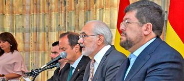 Opositores se unen y pactan candidatura única para 2025