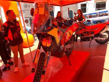  La feria se realiza en la plaza Alonzo de Ibáñez.