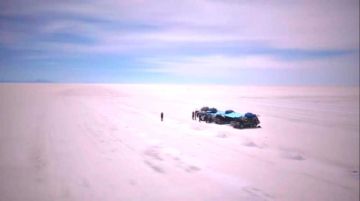 Uyuni recibe a turistas de Bolivia en esta temporada