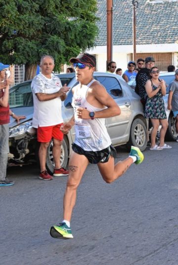 Héctor Garibay conquista el tercer puesto en corrida internacional de Argentina