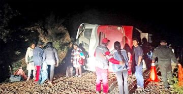 En Tarvita vuelca un bus y deja siete heridos graves