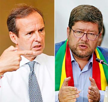 Tuto y Samuel chocan en el bloque de unidad