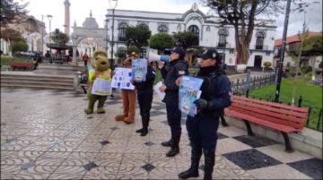 Megáfono en mano, buscan convencer a estudiantes para que no derrochen agua en Carnaval