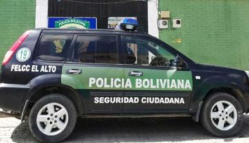 Sorprenden a funcionarios municipales de El Alto ebrios en un vehículo oficial