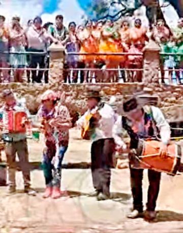 Coplas reparten versos a precandidatos y son campo de lucha del MAS