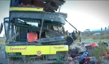 Un choque de buses en Uyuni enluta  el Carnaval potosino con 38 muertos