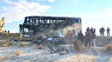 Así quedó uno de los buses.