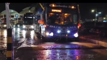 Es hora pico en la terminal de buses y no hay control policial