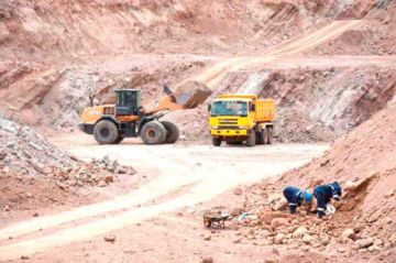 Cooperativistas crean comunidades para apuntalar operaciones mineras