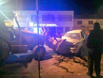Chofer sobrevive y su esposa muere en un aparatoso accidente