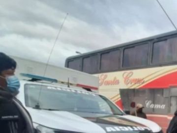 Hallan a un hombre sin vida al interior de un bus que salió de Llallagua a Cochabamba