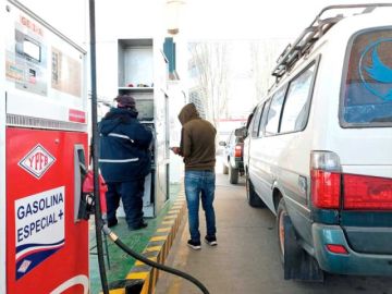 Transporte de Llallagua demanda frenar venta de combustible a autos clonados