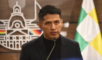 Andrónico: “¿Quién traicionó a quién? ¿Quién cometió el error al elegir al actual presidente?”