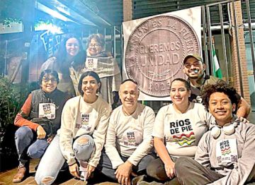 Adhesivos por la unidad en la oposición