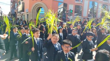 Estudiantes de unidades educativas participaron de celebraciones.