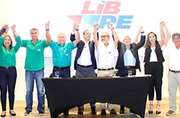 Tuto firma un acuerdo con Demócratas y el FRI