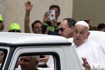 Las últimas horas de vida del papa Francisco: agradeció a su asistente haber saludado en el papamóvil 