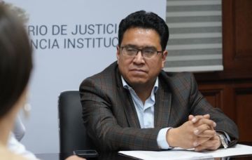 La orden de aprehensión contra Evo Morales está vigente, asegura el ministro Siles