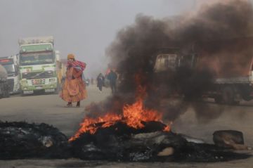 Transporte pesado bloquea la ruta de La Paz a la frontera con Perú