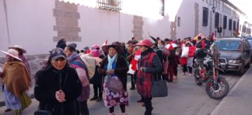 Expositores de Alasitas cuestionan asentarse en la avenida Independencia