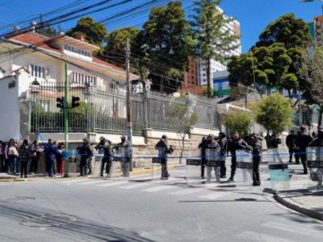 Cívicos sugieren al TSE trabajar en Santa Cruz si no existen las condiciones en La Paz