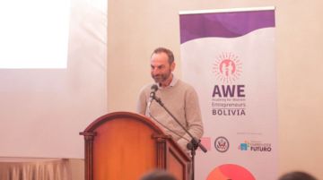 Joshua Fischel, agregado cultural de la Embajada de Estados Unidos en el acto de inauguración de AWE en Potosí
