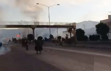 Policía gasifica y despeja bloqueo en Vinto; reportan tensión en Parotani