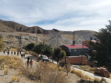 Llallagua amaneció en medio de barricadas y temor