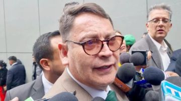Viceministro Aguilera confirma la muerte de un subteniente de la Policía por impacto de bala en Llallagua