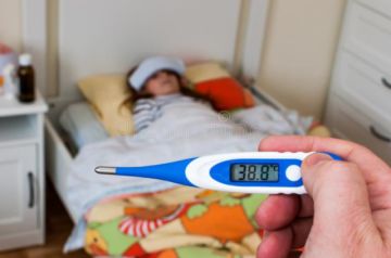 Conjuntivitis y fiebre: factores clave para identificar sarampión