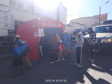 Vacunan contra el sarampión en los centros de salud en Potosí