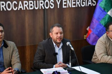 Ministro Gallardo defiende contratos de litio y responsabiliza a la Asamblea por posible pérdida de inversiones