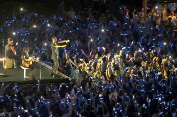 Enrique Iglesias regresa por todo lo alto para revolucionar
