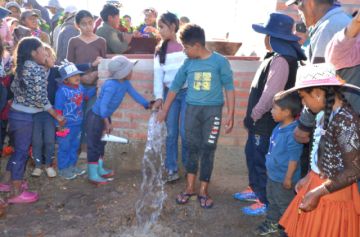 Ministro Yamil Flores concreta histórica entrega de sistema de agua del gobierno nacional en Sucre para casi 2.000 familias