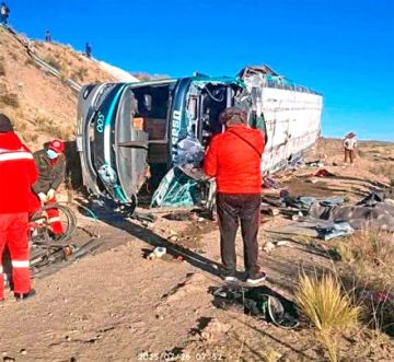 Vuelco de un bus  deja como saldo 5  personas muertas 