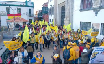 Los candidatos realizaron concentraciones masivas convocando a votantes entre música y baile.