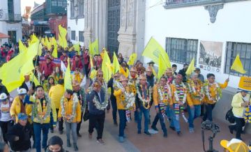 Los candidatos realizaron concentraciones masivas convocando a votantes entre música y baile.